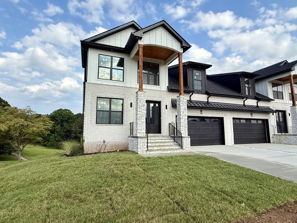 112 Fairway Dr, Clarksville