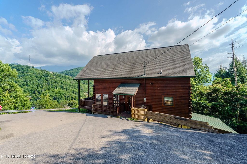 205 W Pinnacle Drive, Gatlinburg