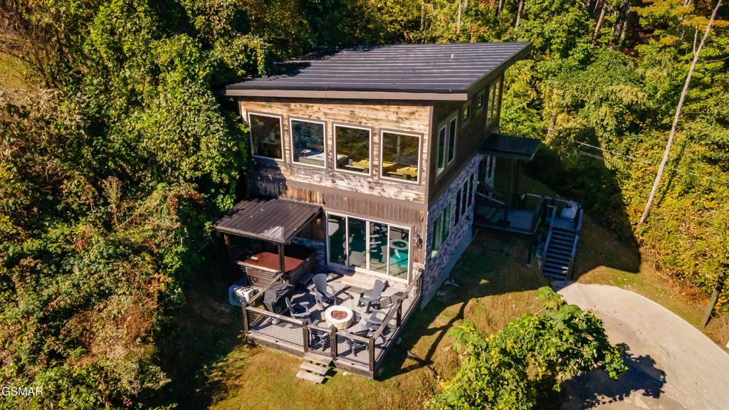 869 Chestnut Drive, Gatlinburg