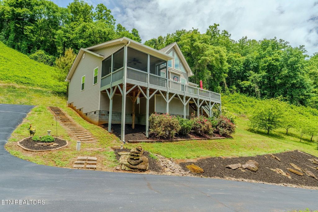 188 Happy Hollow Rd, Madisonville