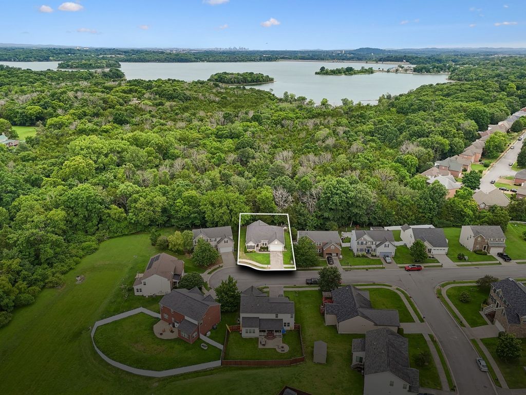 2909 Cherrybark Ct, Hermitage