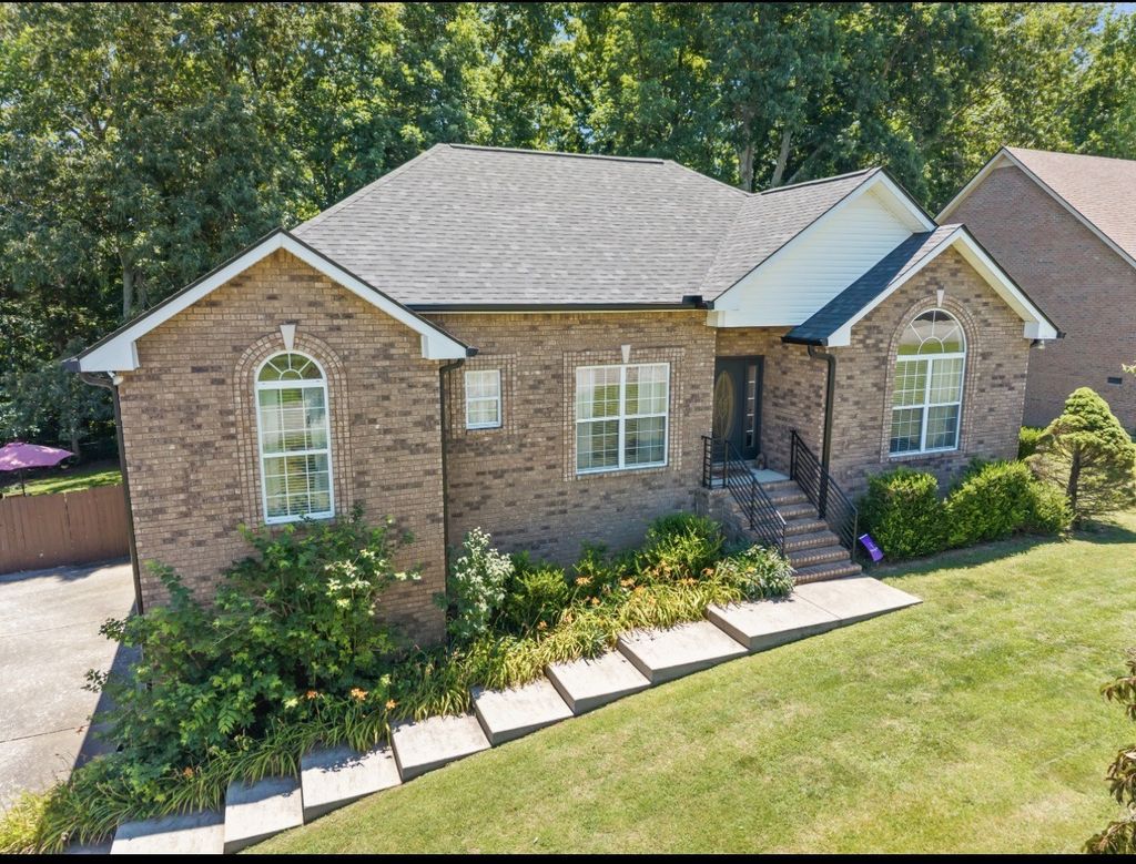 4092 Summit Dr, Greenbrier