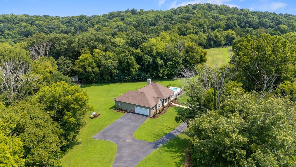 1600 Ledford Rd, Lewisburg