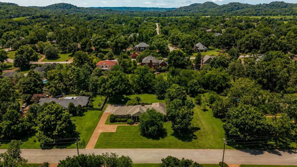 6372 Chickering Cir, Nashville