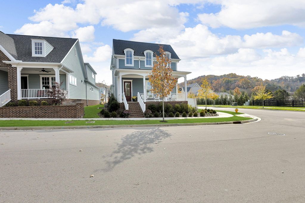 800 Horizon Dr, Franklin