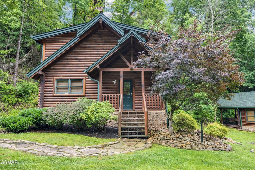 644 Gatlinburg Falls Way, Gatlinburg