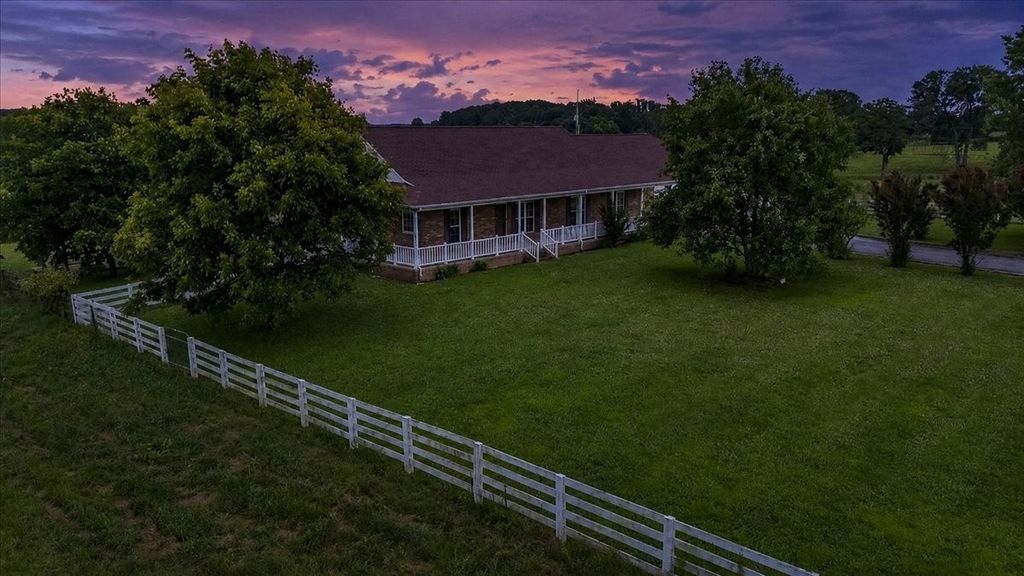 158 Big Springs Rd, Lawrenceburg