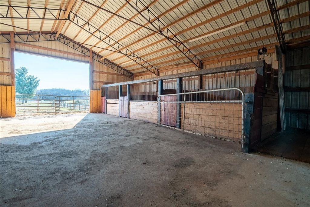 158 Big Springs Rd, Lawrenceburg