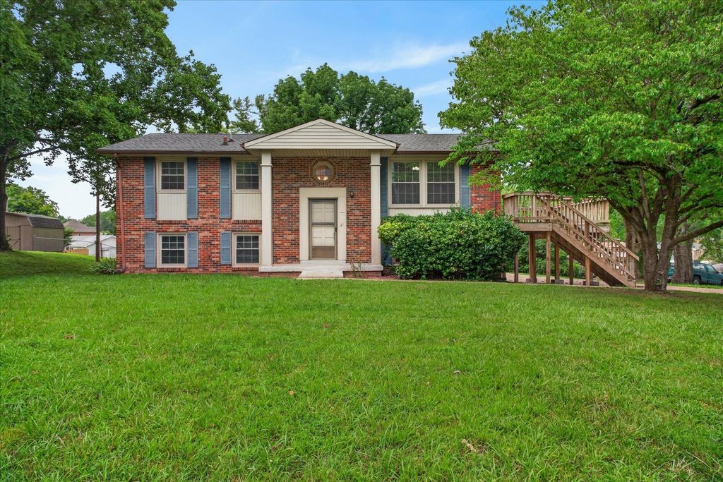 309 Dunbar Cave Rd, Clarksville