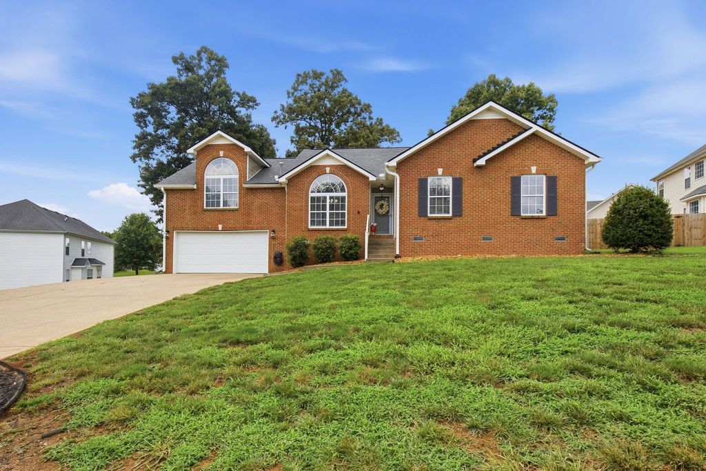 848 Nandina Ct, Clarksville