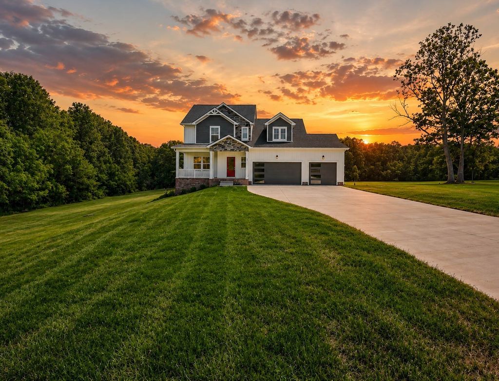 233 Lewis Grant Ln, Southside
