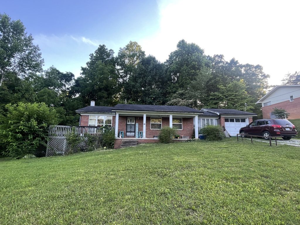 108 Parkview Dr, McMinnville