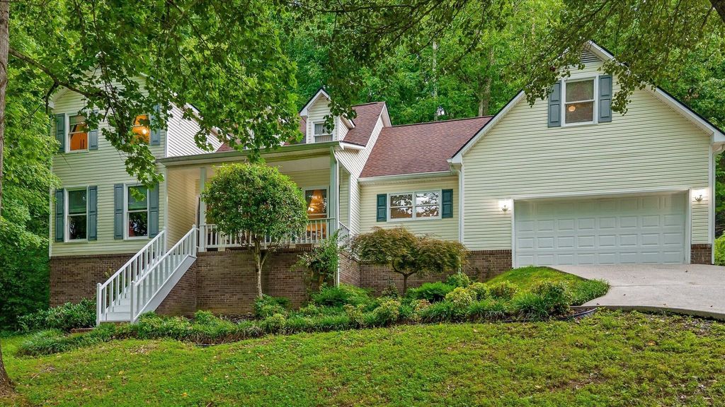 1668 Flagstone Point Nw, Cleveland
