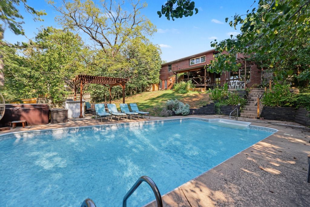 2101 June Dr, Nashville