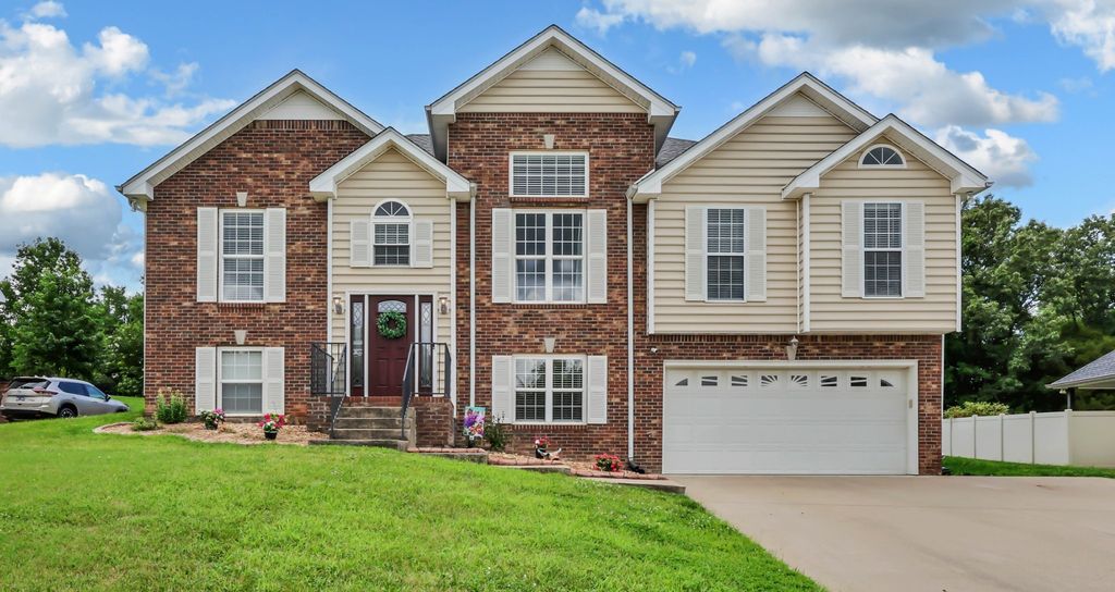1582 Rembrandt Dr, Clarksville
