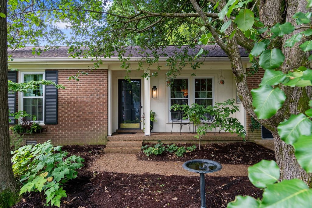 1702 Twin Oaks Ct, Franklin