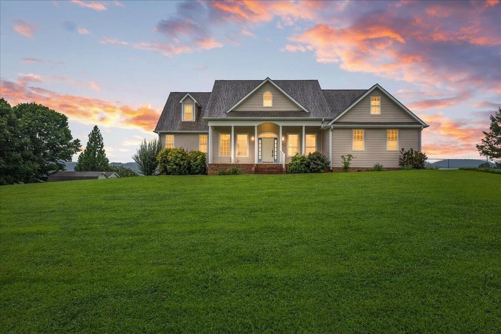 125 County Road 429, Englewood