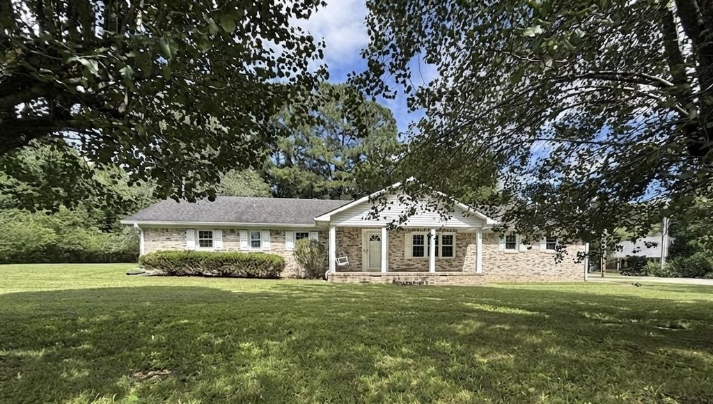 141 Doak Rd, Manchester