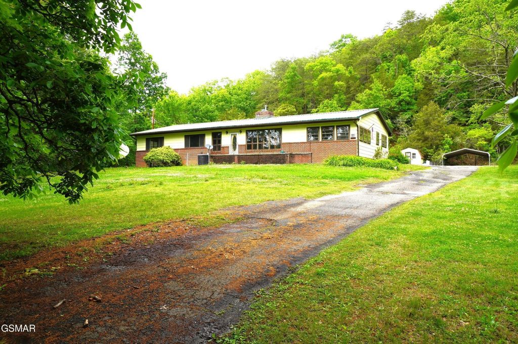 680 Hale Brook Road, Newport