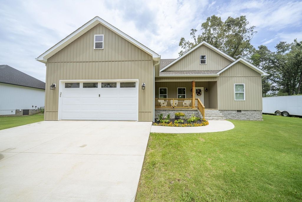 190 Chariot Ln, Savannah