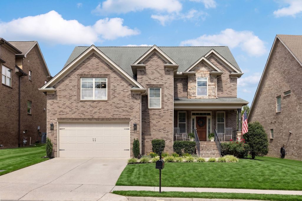 8033 Fenwick Ln, Spring Hill