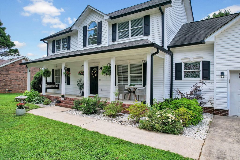 145 Ridgestone Drive Nw, Cleveland