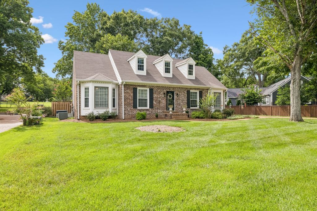 402 Cotton Ln, Franklin