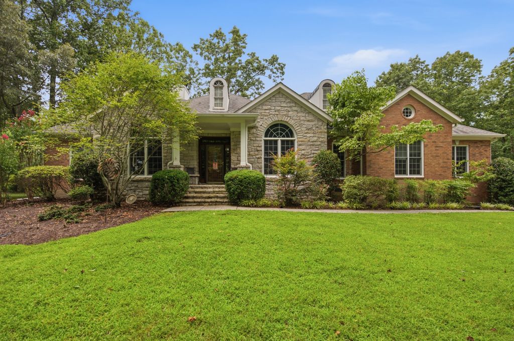 105 Fox Hunt Pt, Nashville