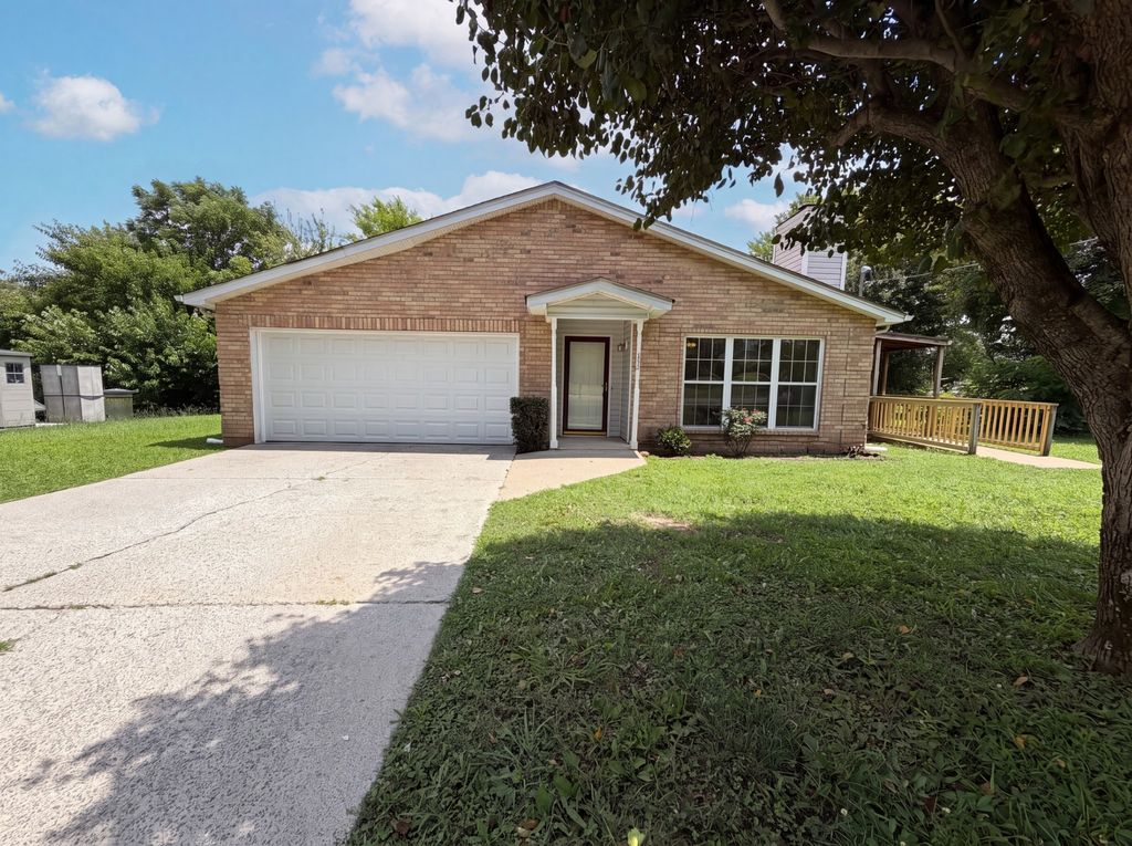 499 Holland Ridge Dr, La Vergne
