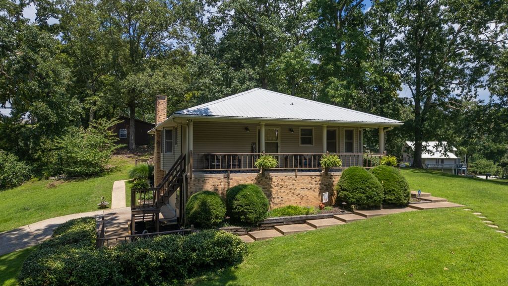 327 Russwood Dr, Springville