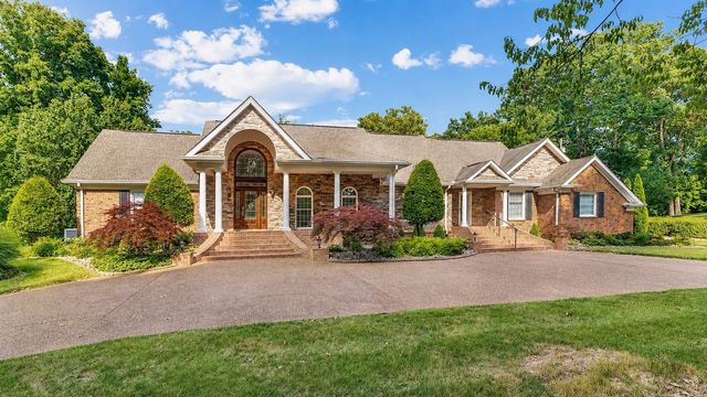 363 Fairway Dr, Clarksville