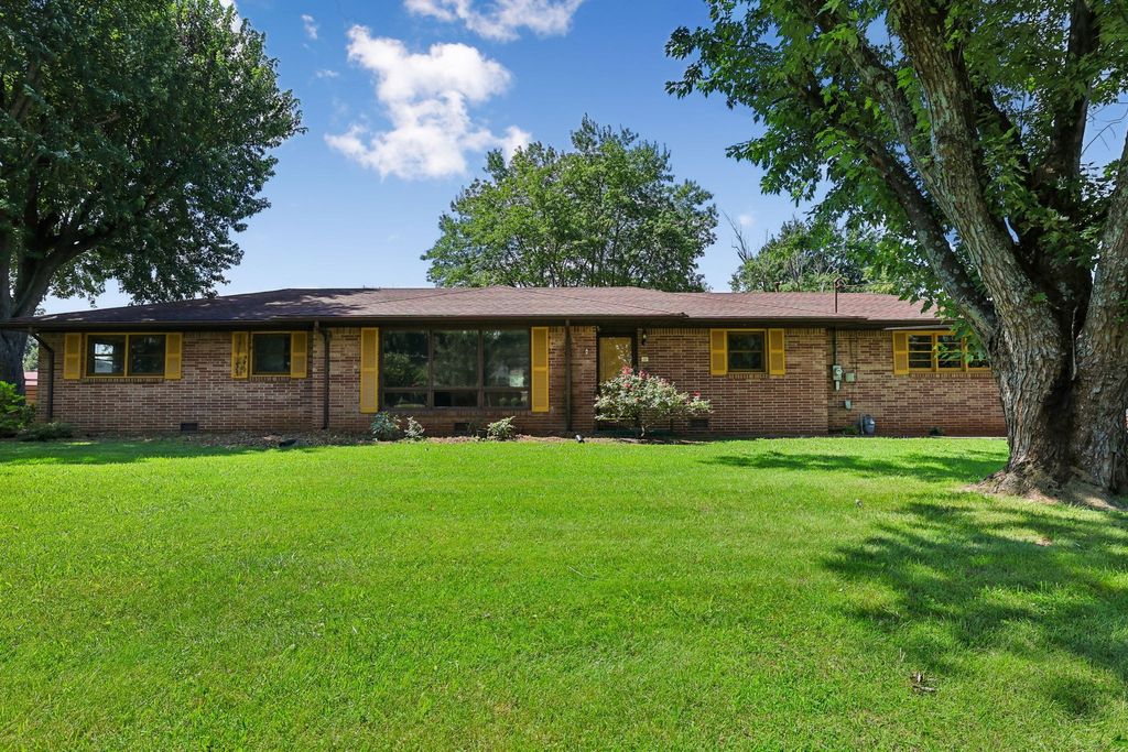 203 Kelly Dr, Decherd