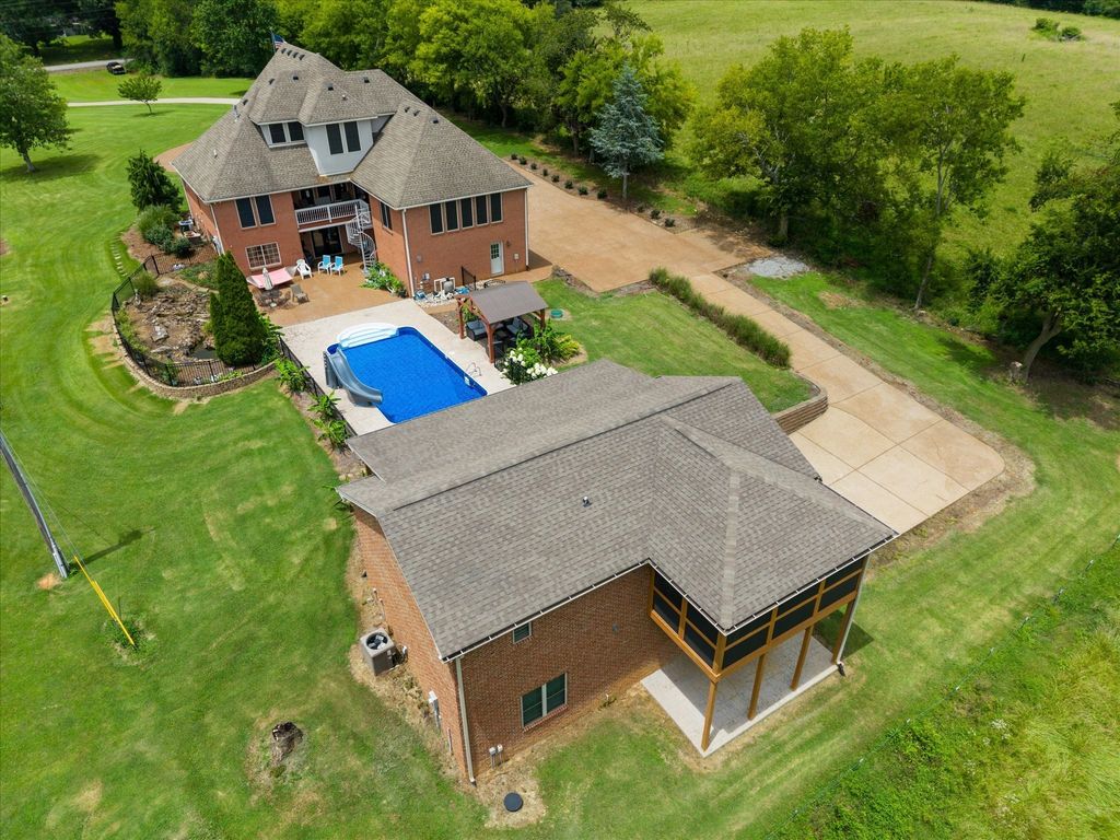 2155 Lake Rd, Greenbrier