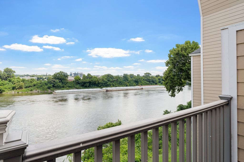 858 1st Ave N 858, Nashville
