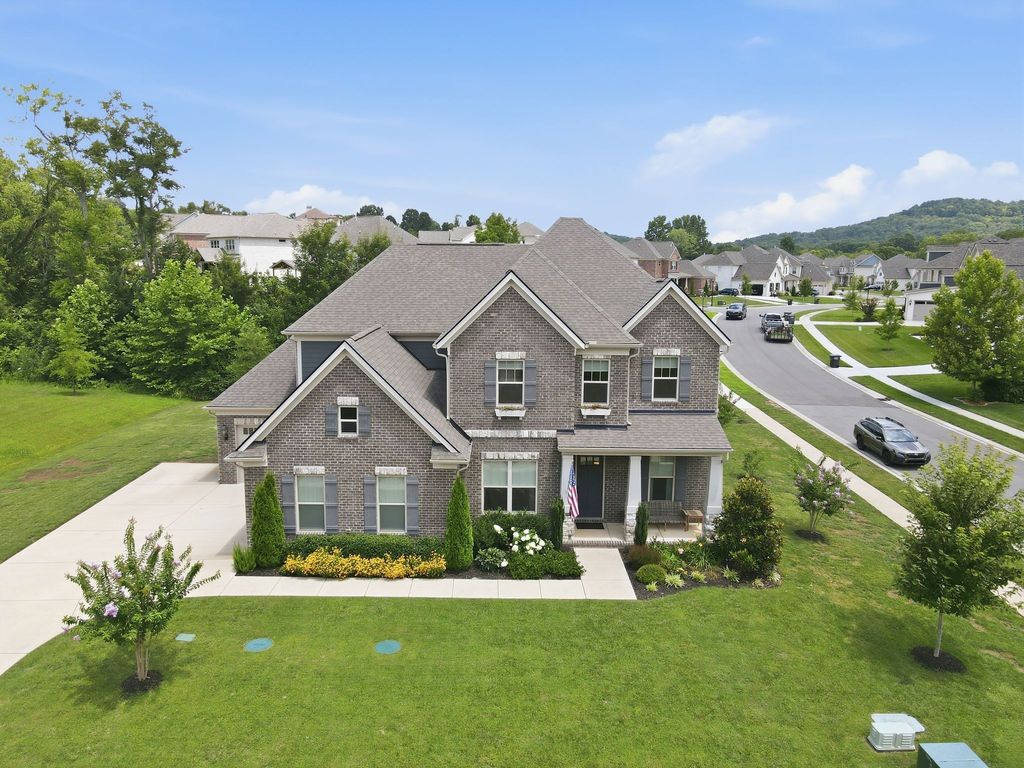 3229 Chase Point Dr, Franklin