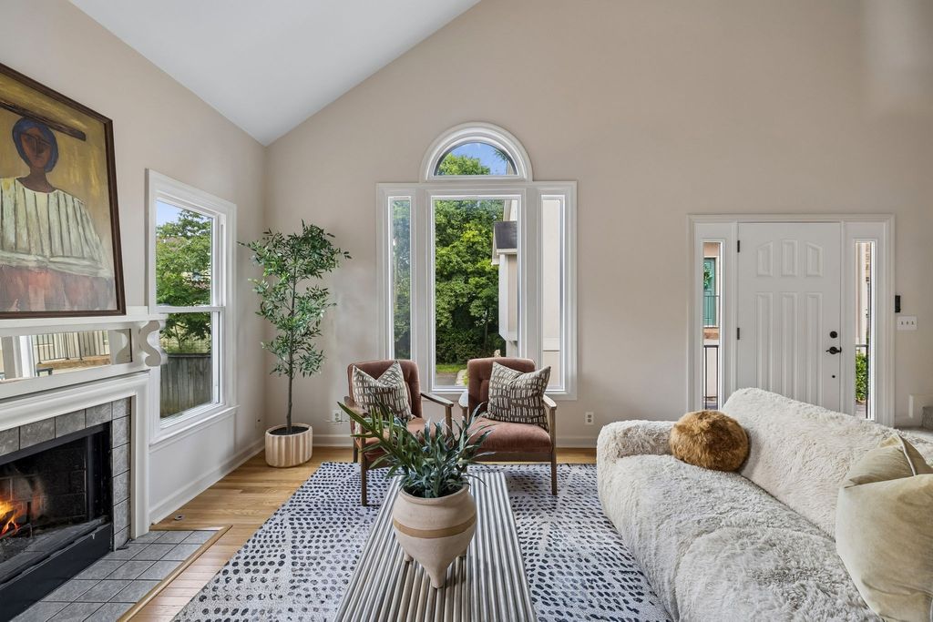 101 Bonnie Briar Ln, Nashville