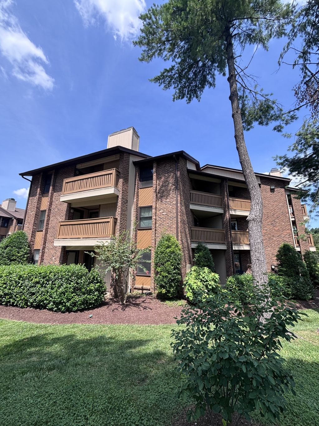 136 Hillsboro Pl, Nashville