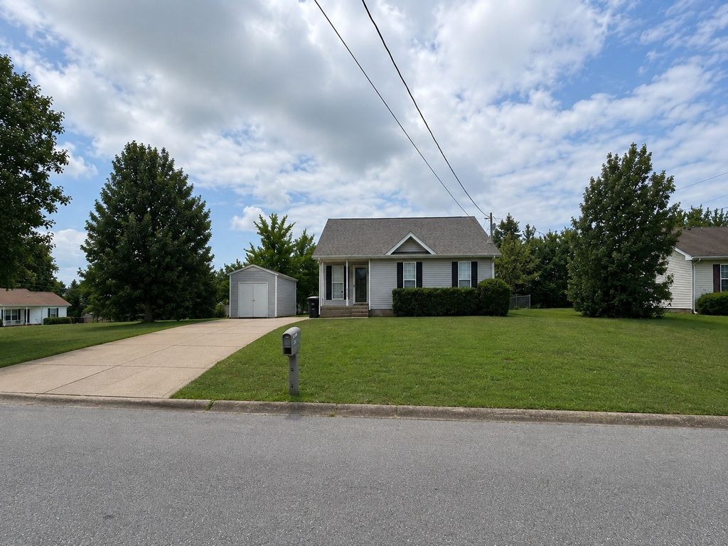 954 Winesap Rd, Clarksville