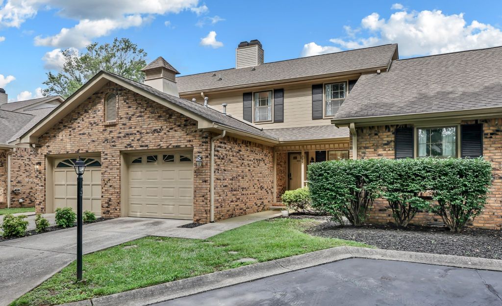 320 Kingswood Ct, Clarksville