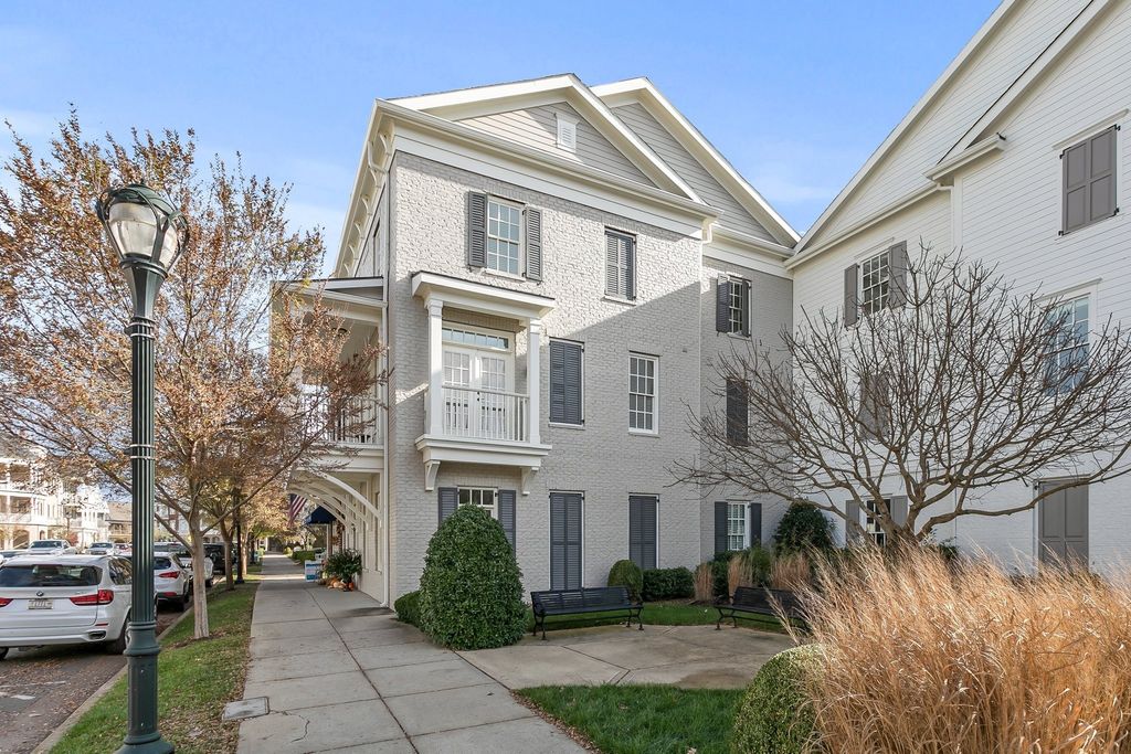 100 Front St, Franklin