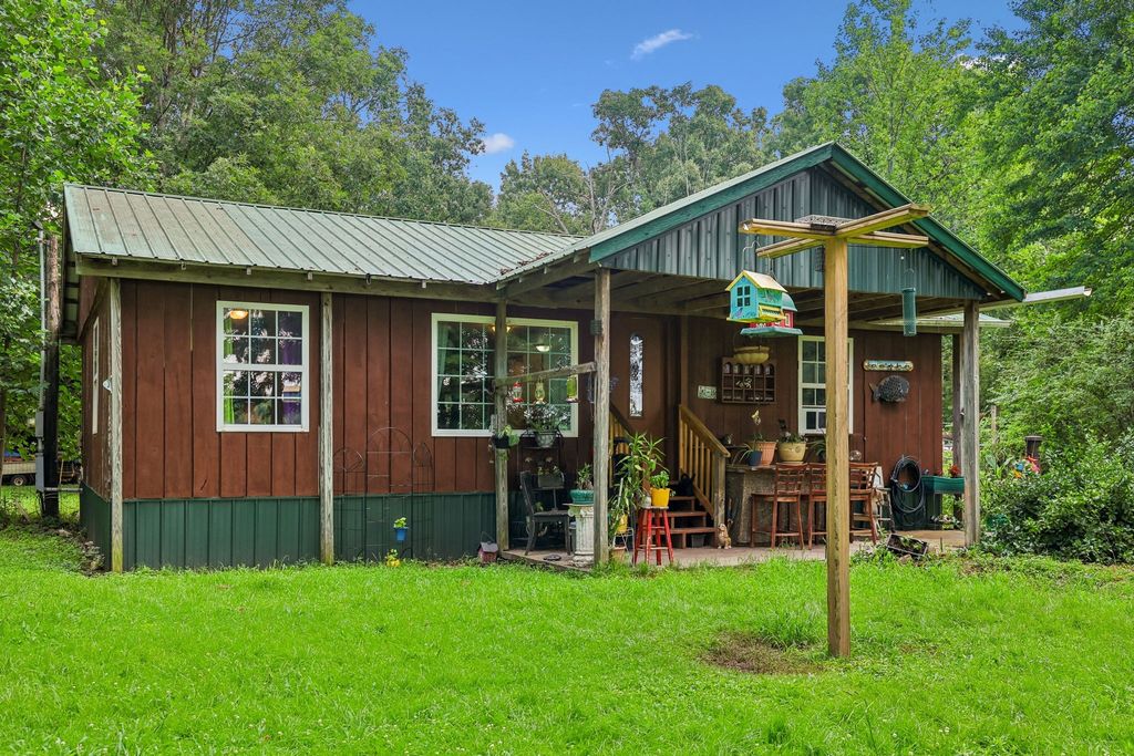 346 Toy Denny Rd, Bradyville