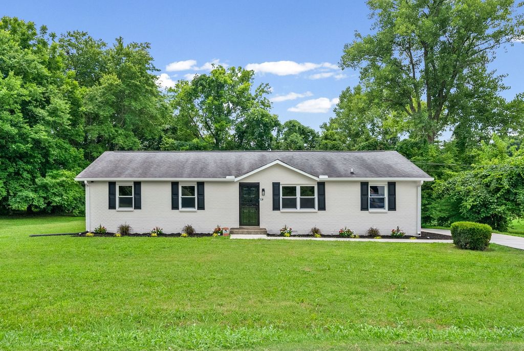 726 Needmore Rd, Clarksville