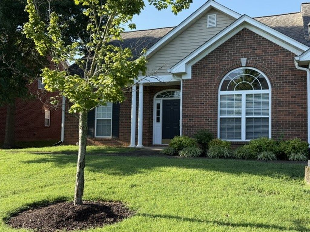 2 Hale Ct, Lebanon