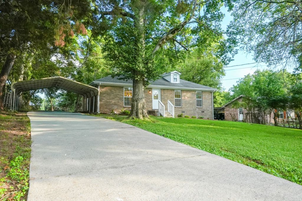 421 Malvin St, Gallatin