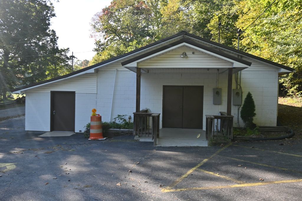 2222 Waynesboro Hwy, Hohenwald
