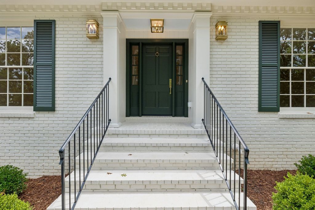 6004 Hillsboro Pike, Nashville