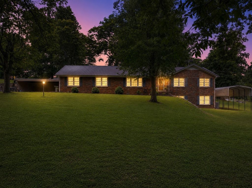 102 Jefferson Dr, Columbia