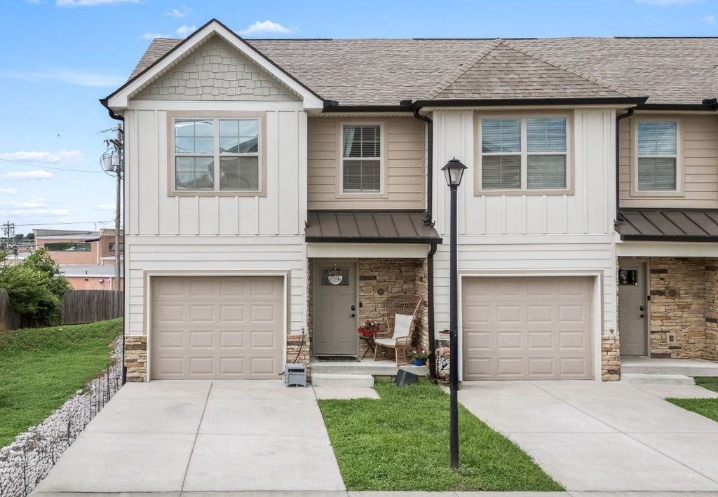 249 Signature Pl, Lebanon