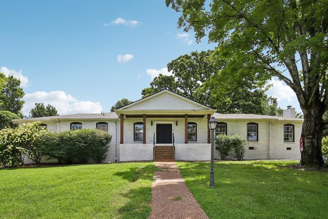 463 Walton Ferry Rd, Hendersonville
