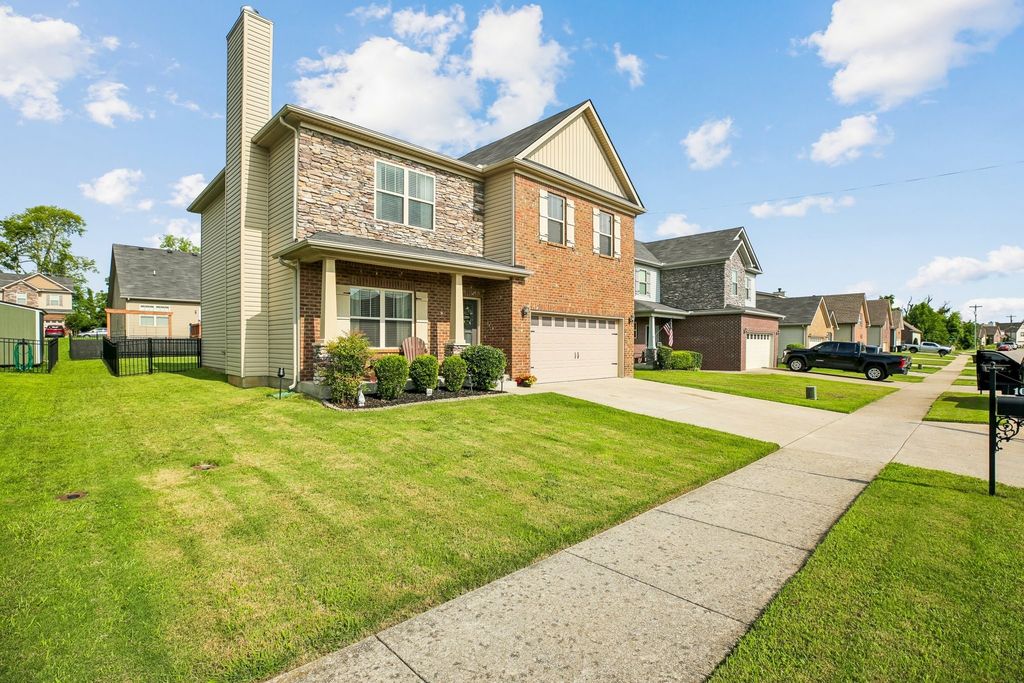 1031 Harper Dean Way, Gallatin